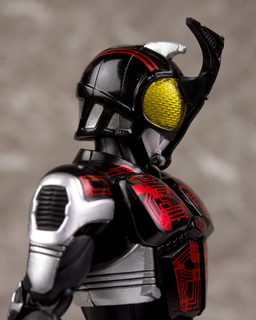真骨彫製法　仮面ライダーカブト　ダークカブト　フィギュア　S.H.フィギュアーツ S.H.Figuarts（真骨彫製法）仮面ライダーダークカブト