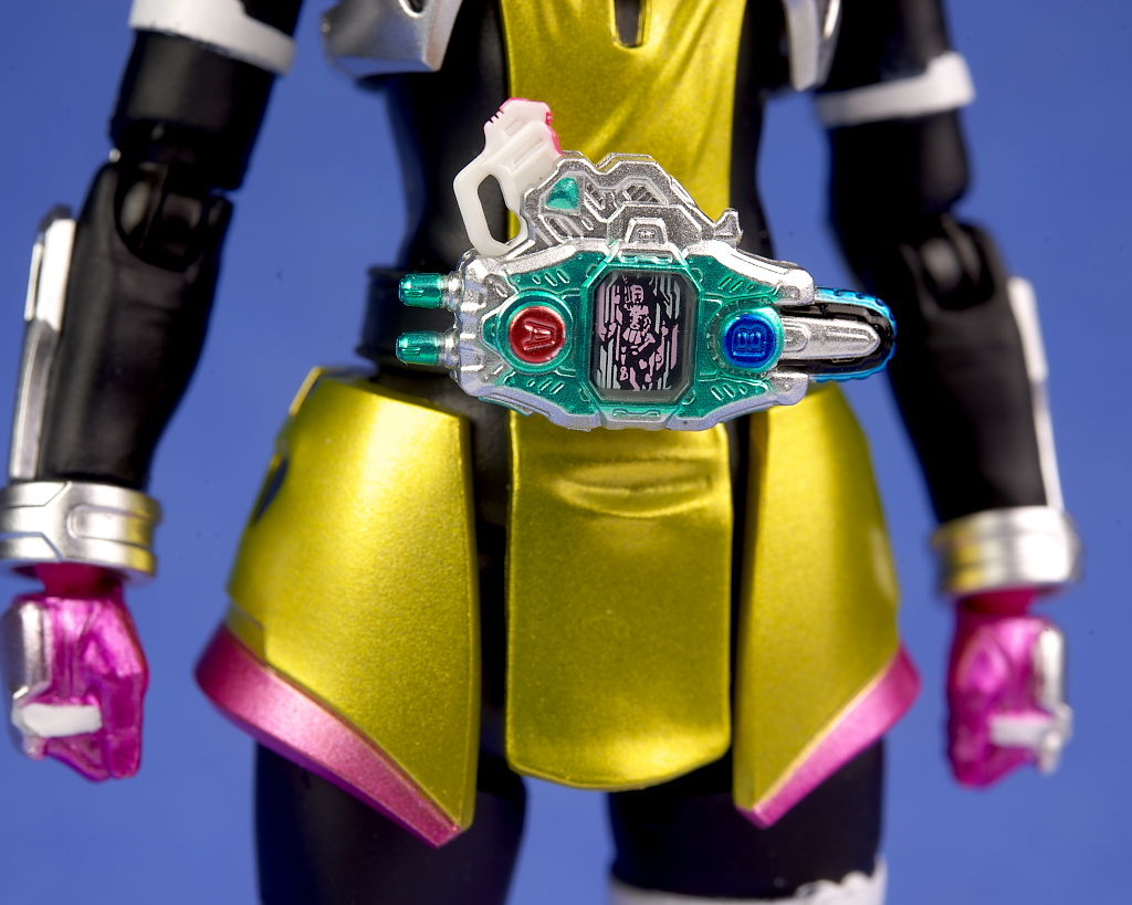 S.H.フィギュアーツ 仮面ライダーポッピー ときめきクライシス