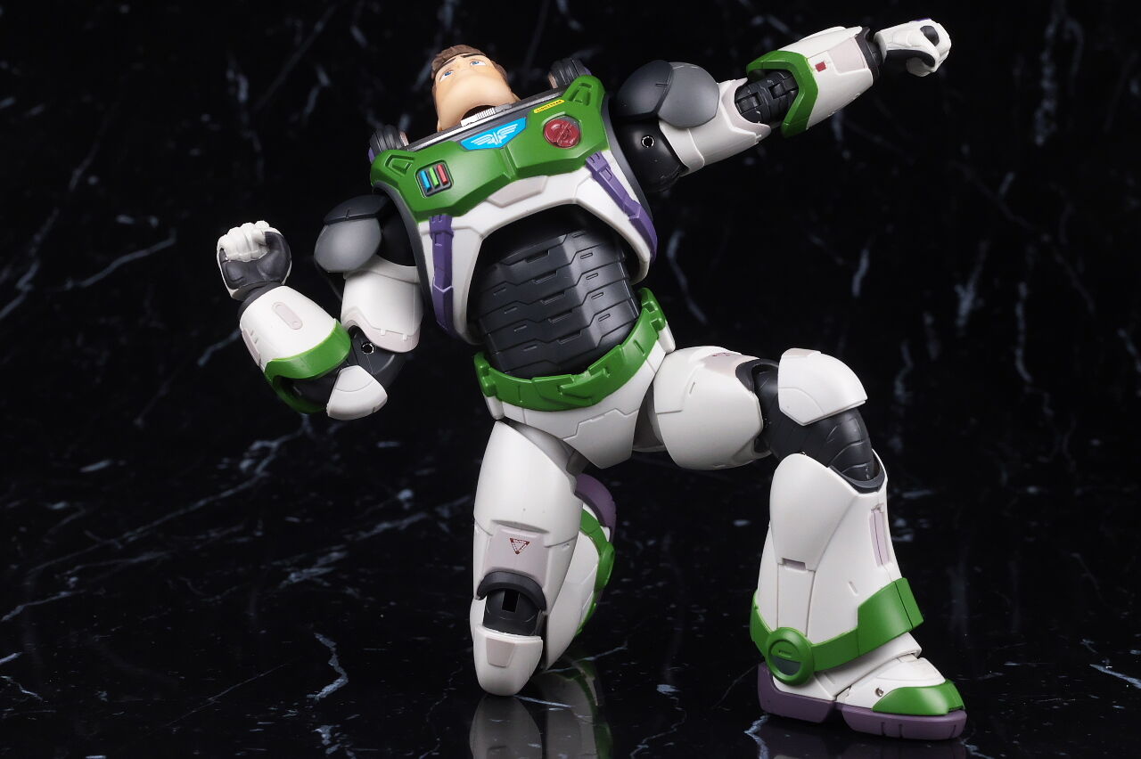 S.H.フィギュアーツ バズ・ライトイヤー(アルファ・スーツ) レビュー ...