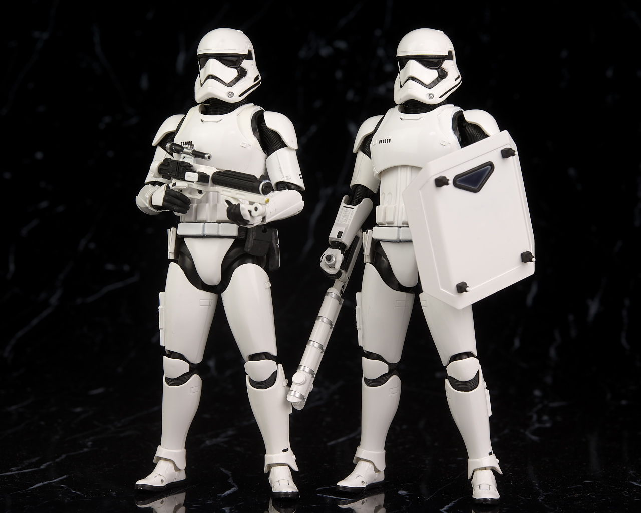 Amazon.com: S.H.Figuarts First Order Stormtrooper : Toys & Games