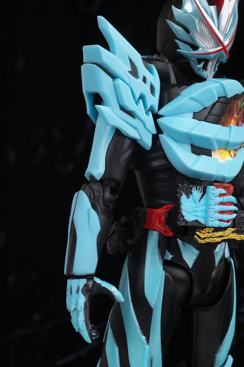 フィギュアーツ　仮面ライダーセイバー　プリミティブドラゴン 仮面ライダーセイバー プリミティブドラゴン」がS.H.Figuarts に