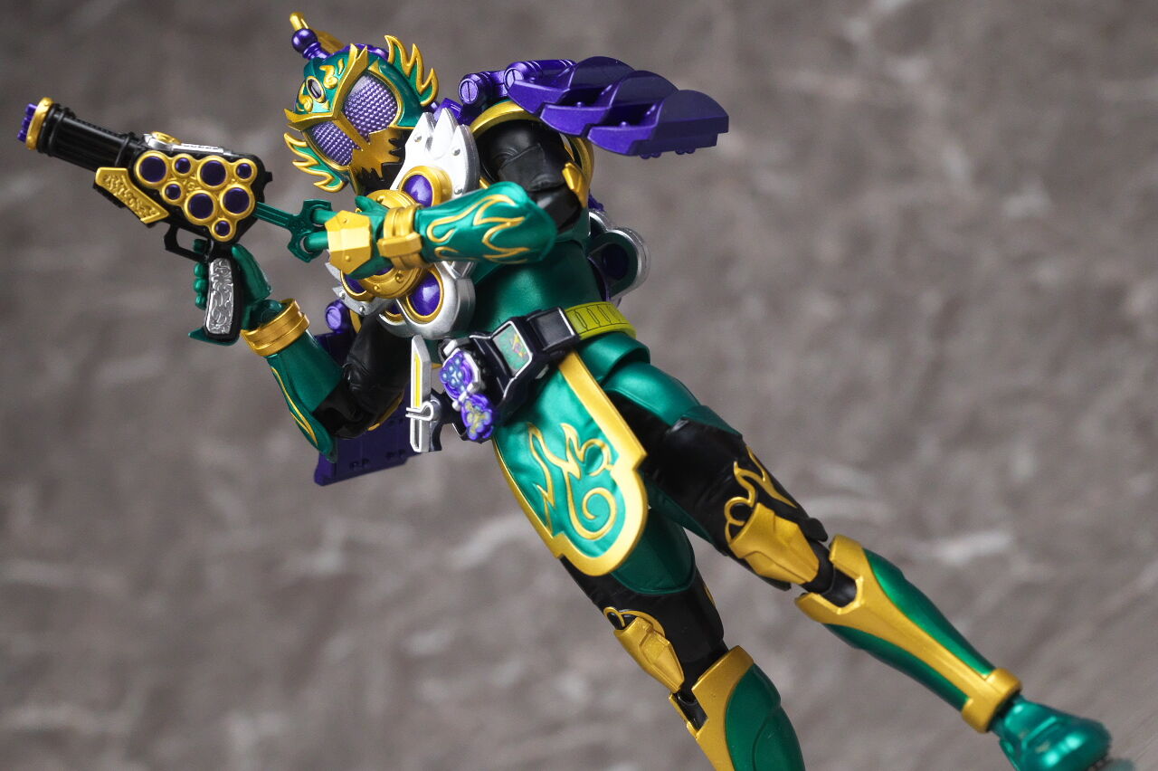 S.H.フィギュアーツ（真骨彫製法） 仮面ライダー龍玄 ブドウ