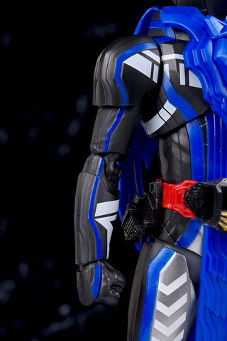 转日评 BANDAI 21年3月: S.H.Figuarts 假面骑士Blades (狮子战记)