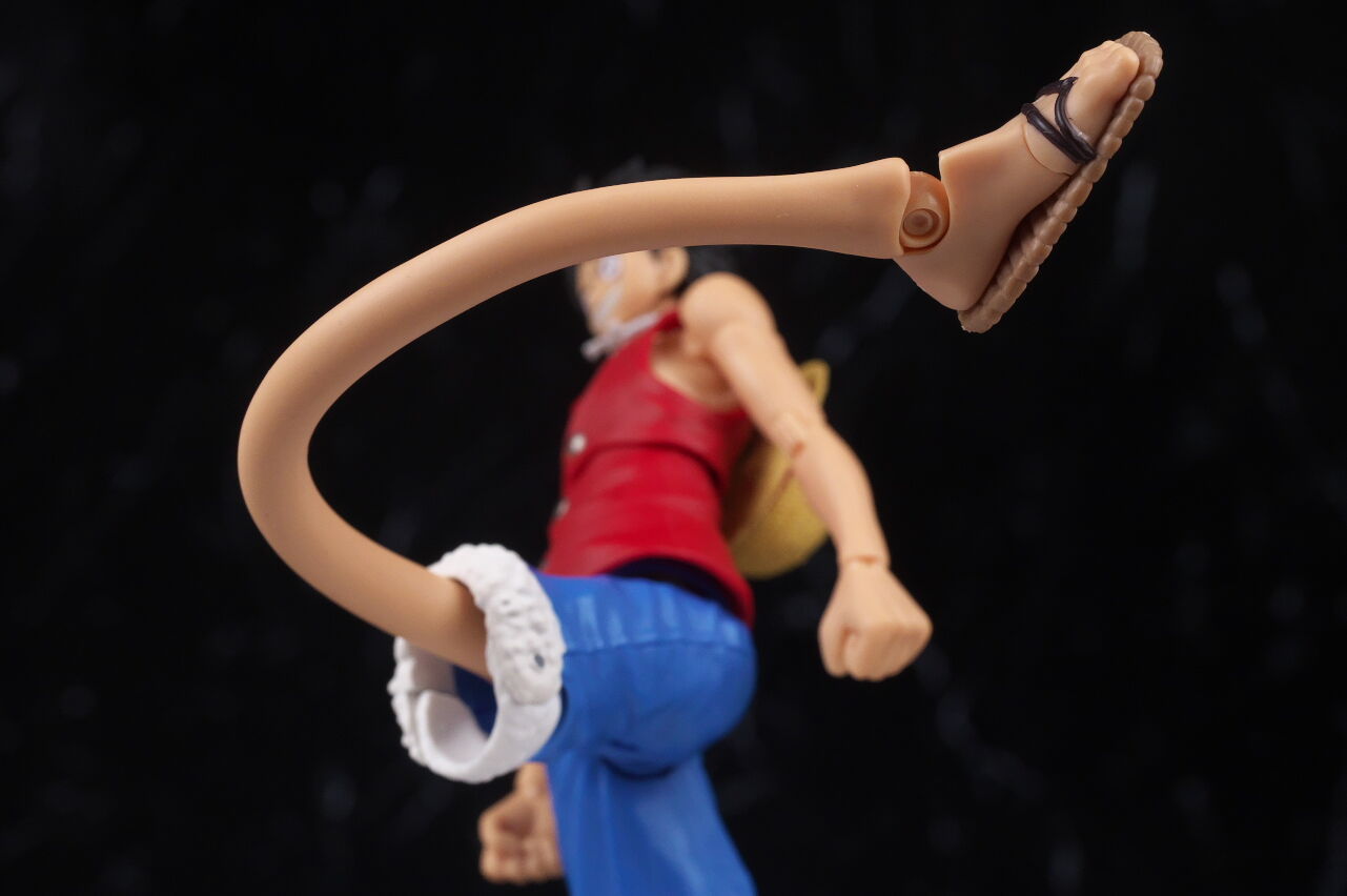 S.H.フィギュアーツ モンキー・D・ルフィ -冒険の夜明け- ゴムゴムの 