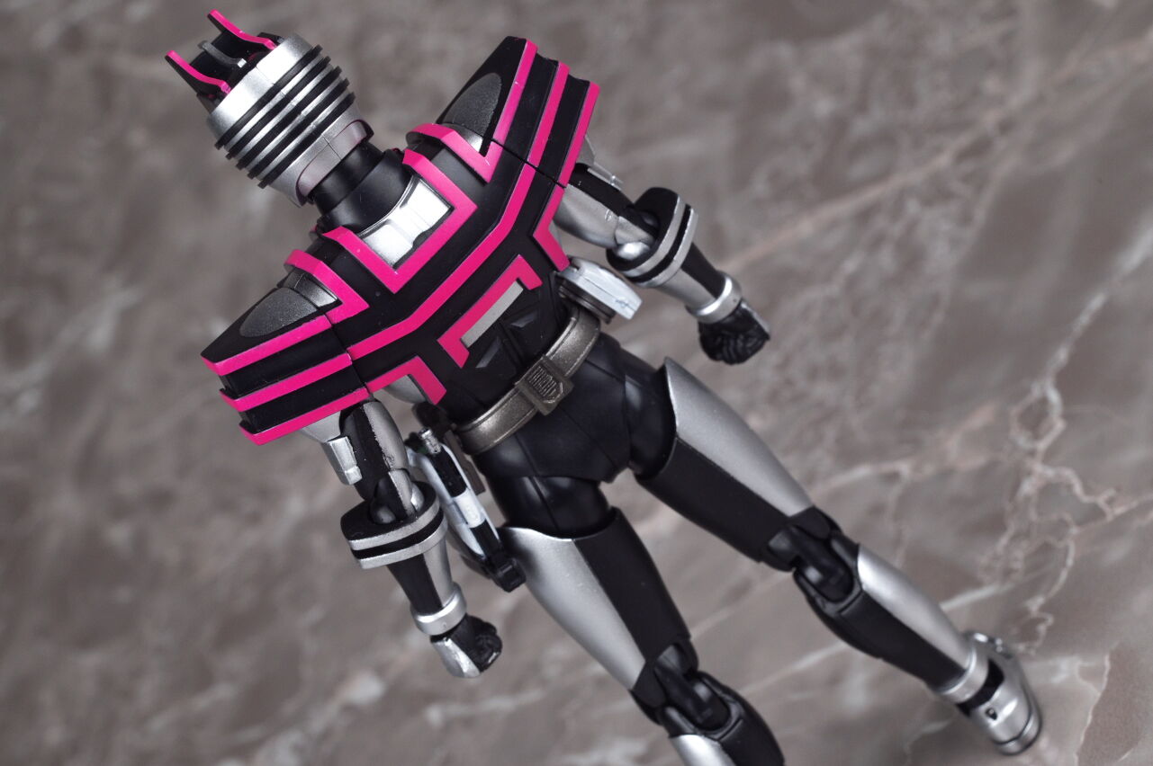 S.H.フィギュアーツ （真骨彫製法） 仮面ライダーディケイド