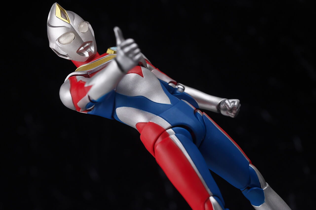 S.H.Figuarts（真骨彫製法）ウルトラマンダイナ フラッシュタイプ - 特撮