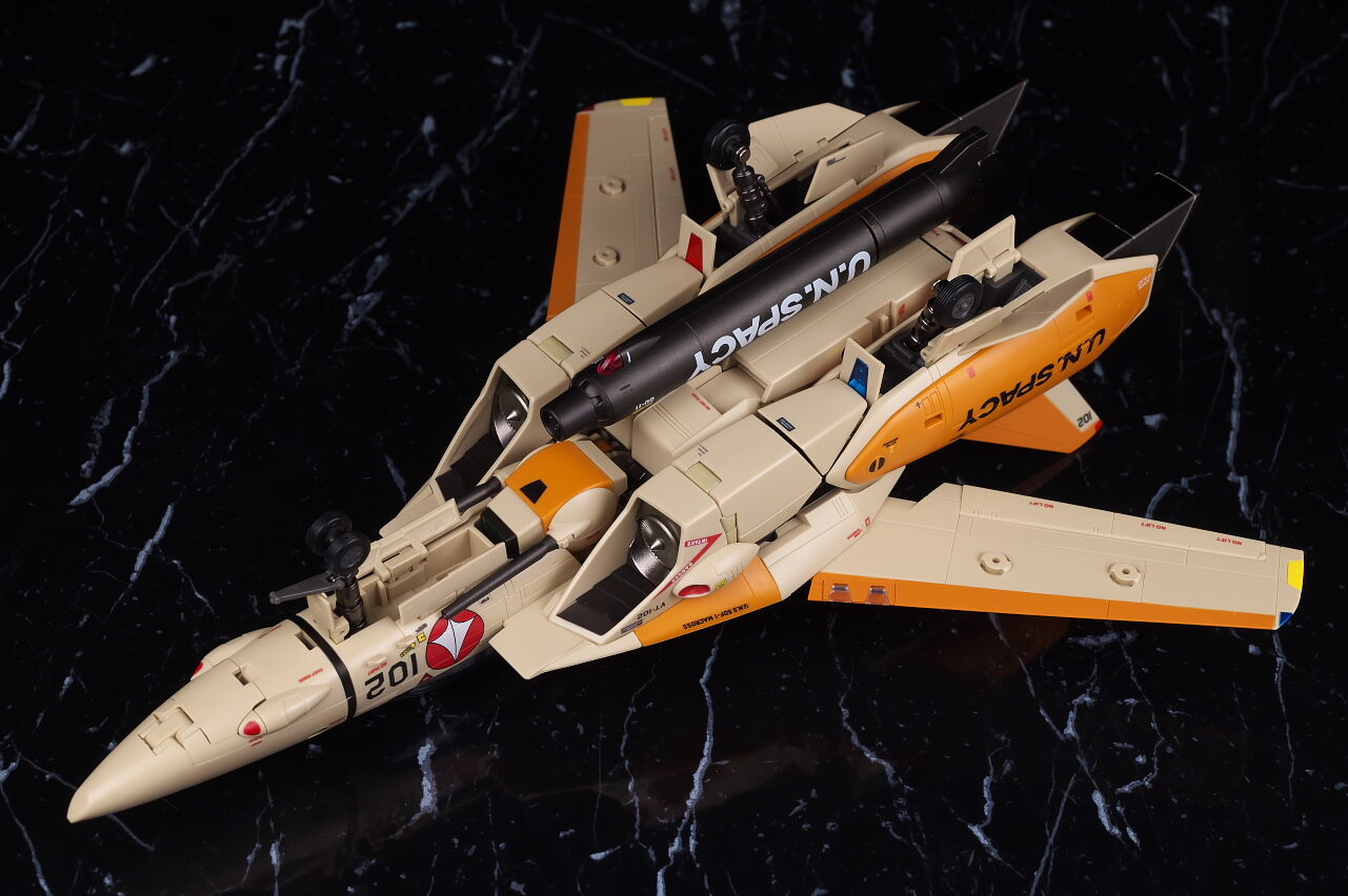 DX超合金 VF-1D バルキリー&ファン・レーサー レビュー : はっ DX超合金 VF-1D バルキリー&ファン・レーサー レビュー : はっ