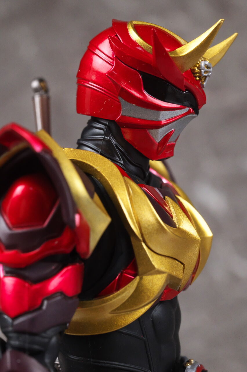 S.H.フィギュアーツ（真骨彫製法） 仮面ライダー装甲響鬼