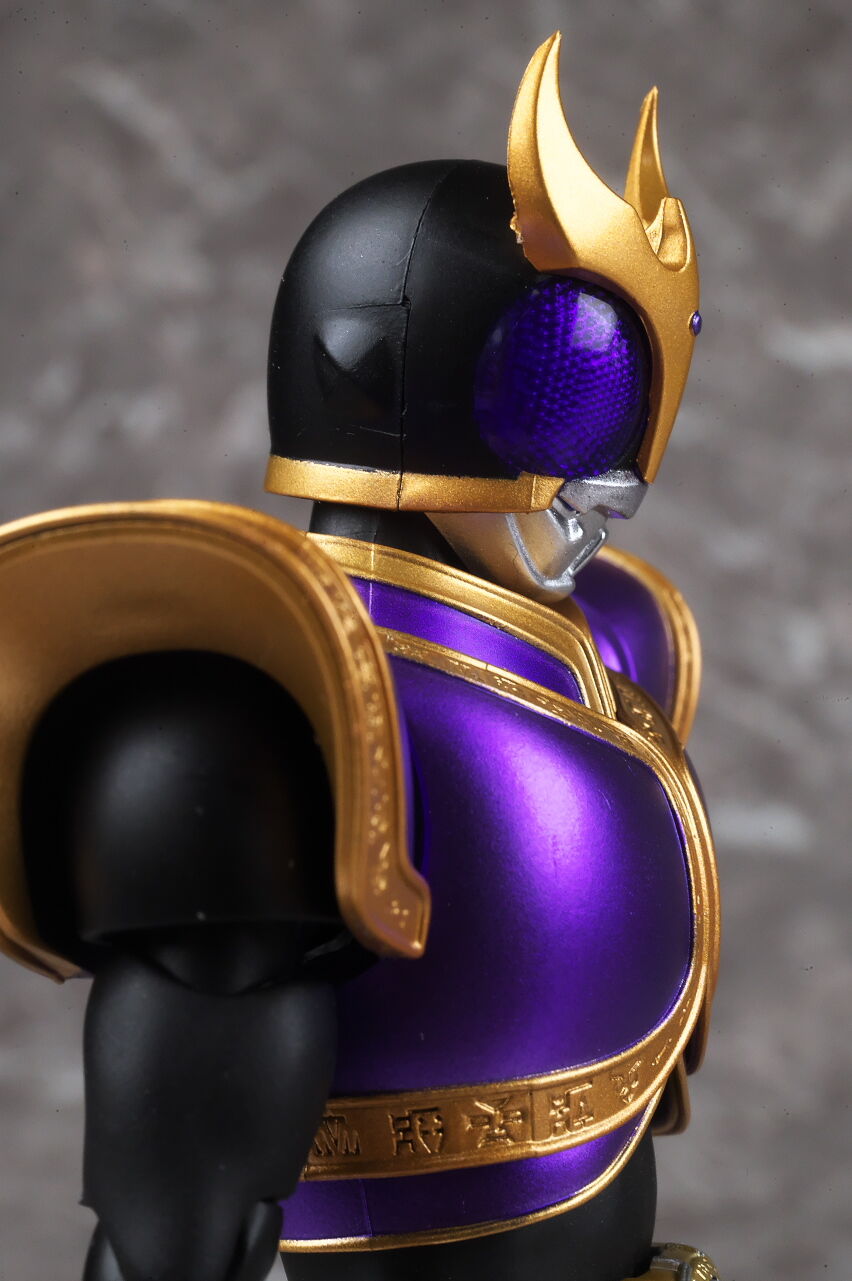 S.H.フィギュアーツ　真骨彫製法　仮面ライダークウガ　ライジングタイタン Amazon | S H.Figuarts（真骨彫製法） 仮面ライダークウガ