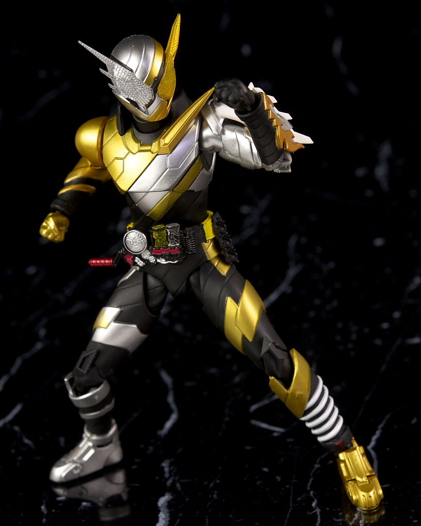 BANDAI - S.H.フィギュアーツ 仮面ライダービルド トライアルフォーム ラビットドラゴン Amazon.co.jp: BANDAI S.H.Figuarts 仮面ライダービルド