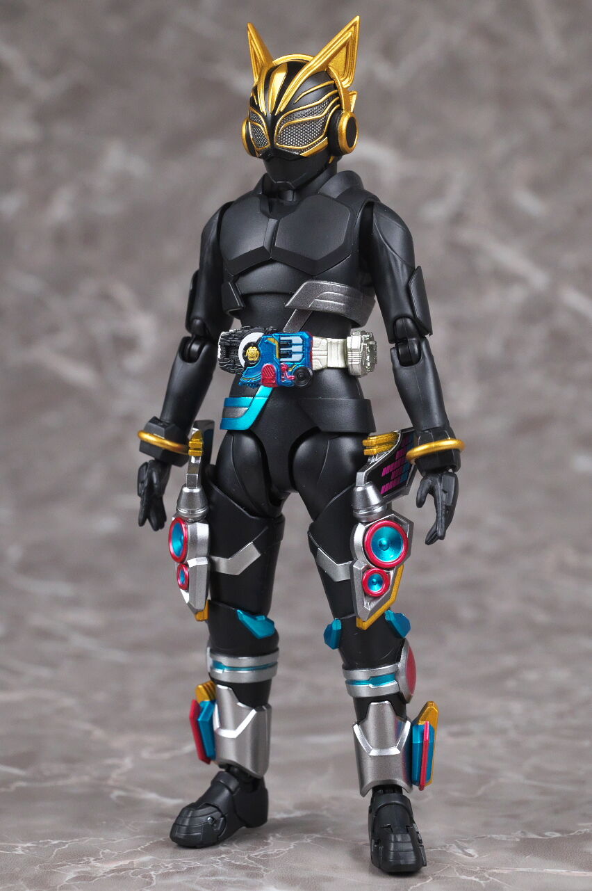S.H.フィギュアーツ 仮面ライダーナーゴ フィーバービート