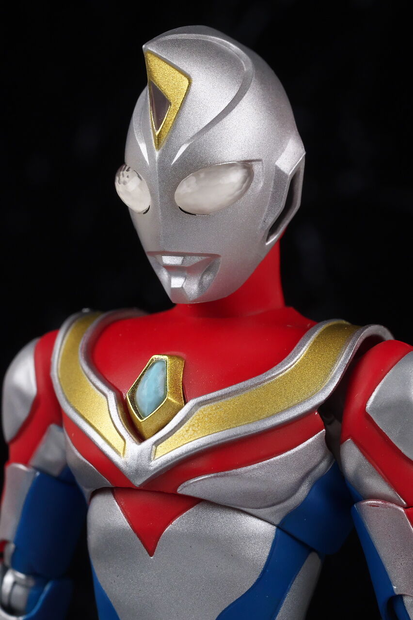 S.H.フィギュアーツ（真骨彫製法） ウルトラマンダイナ フラッシュ