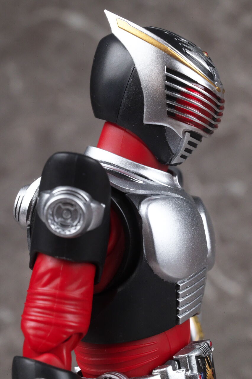S.H.フィギュアーツ(真骨彫製法) 仮面ライダー龍騎 レビュー