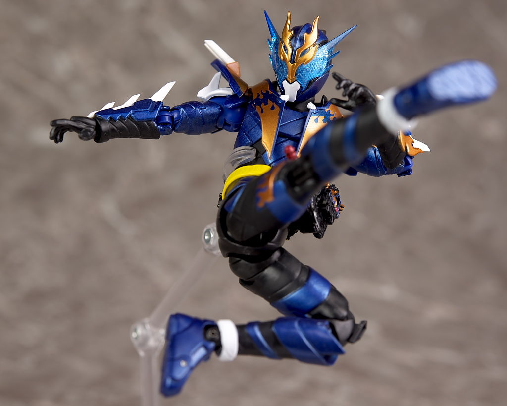 フィギュアーツ 仮面ライダークローズ