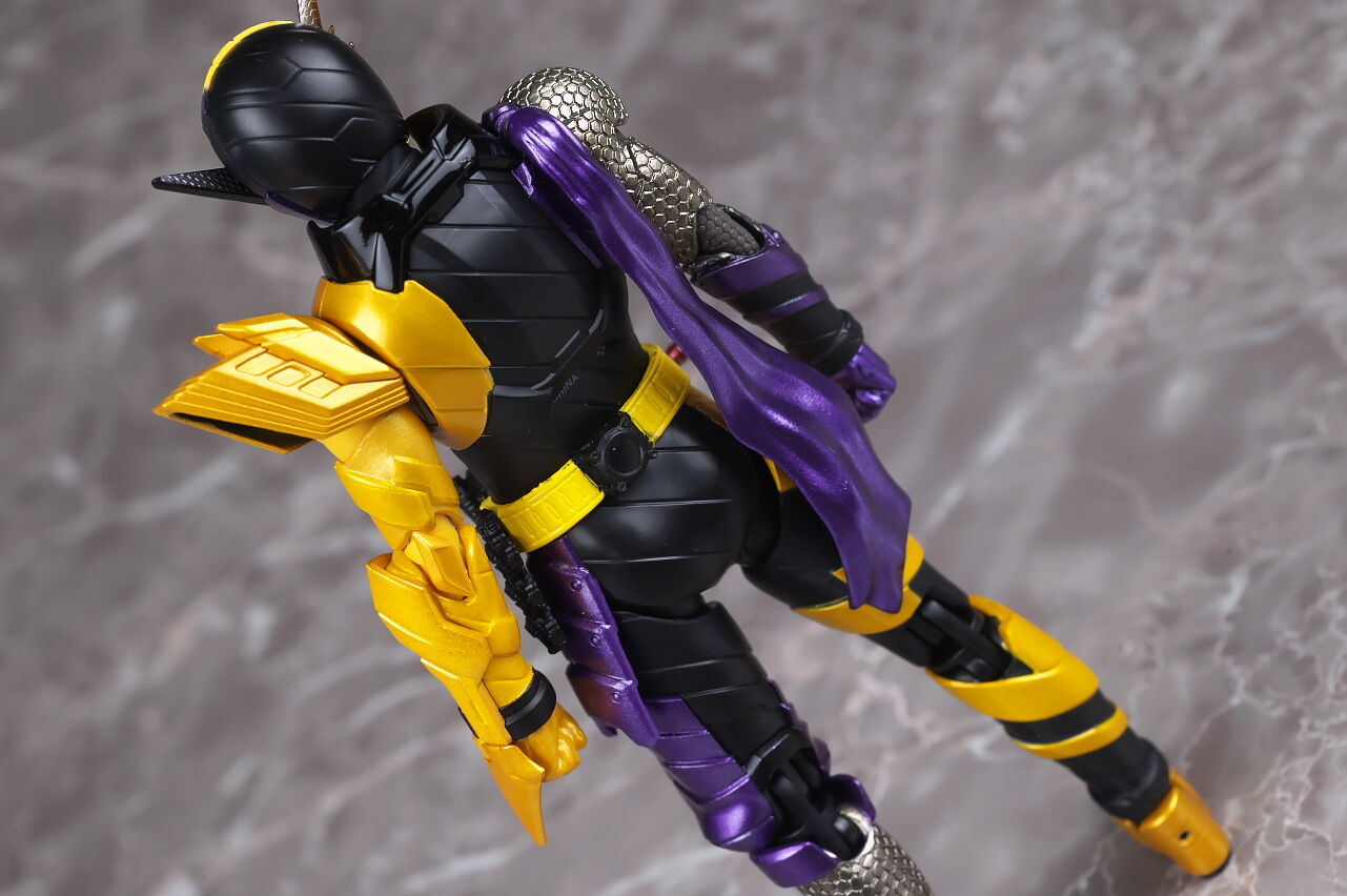S.H.フィギュアーツ 仮面ライダービルド ニンニンコミック S.H.フィギュアーツ 仮面ライダービルド ニンニンコミック