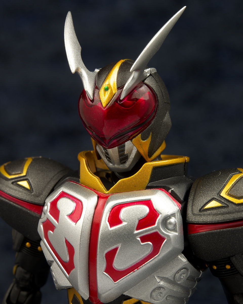 S.H.フィギュアーツ 仮面ライダーカリス レビュー : はっちゃか 