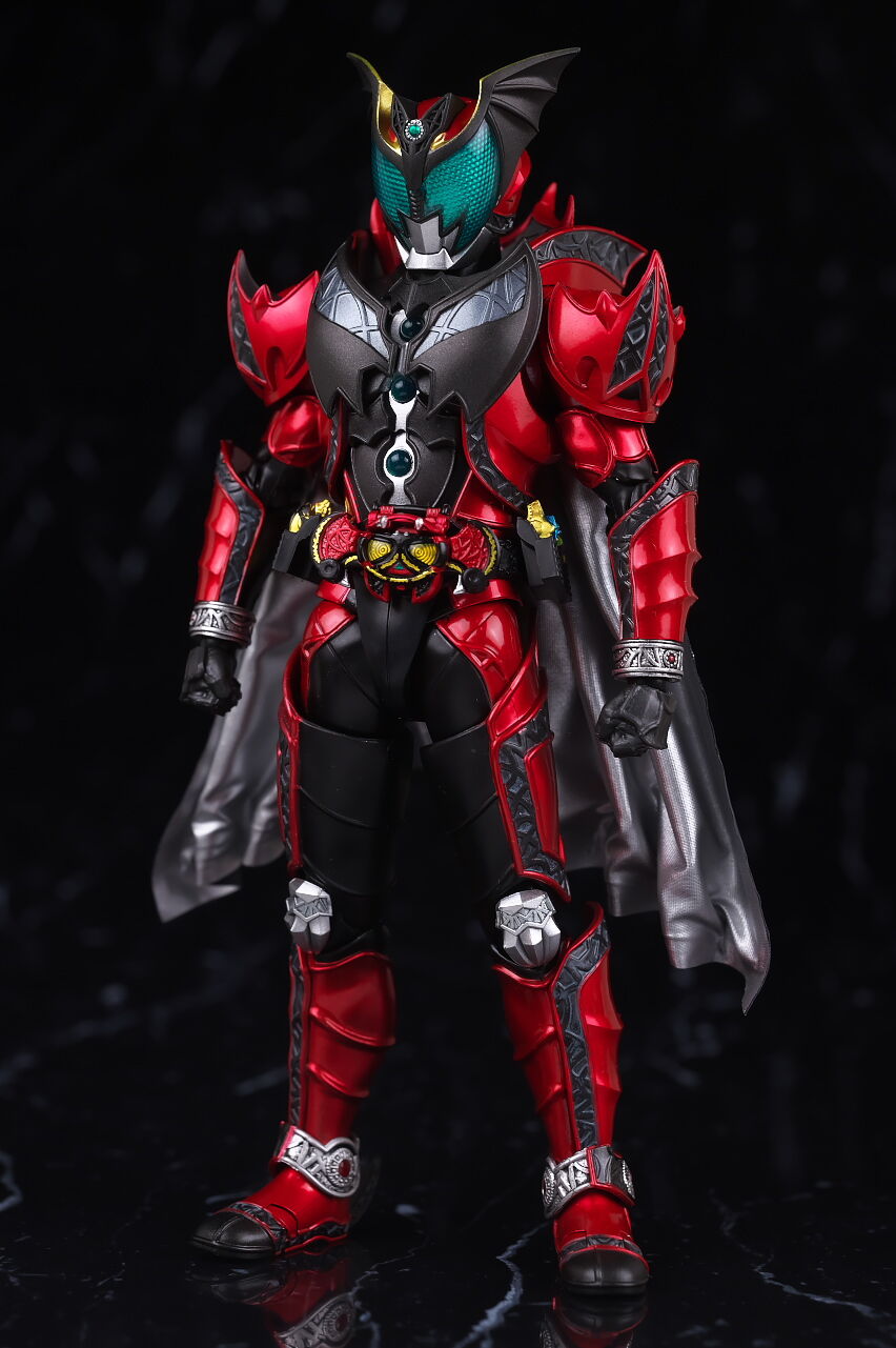 S.H.Figuarts（真骨彫製法） 仮面ライダーダークキバ