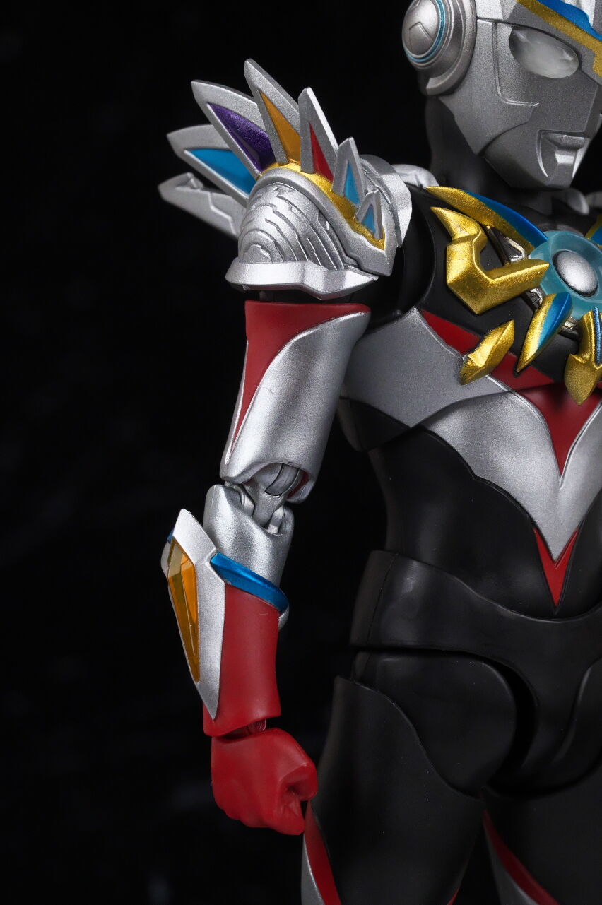 S.H.フィギュアーツ ウルトラマンオーブ オーブトリニティ