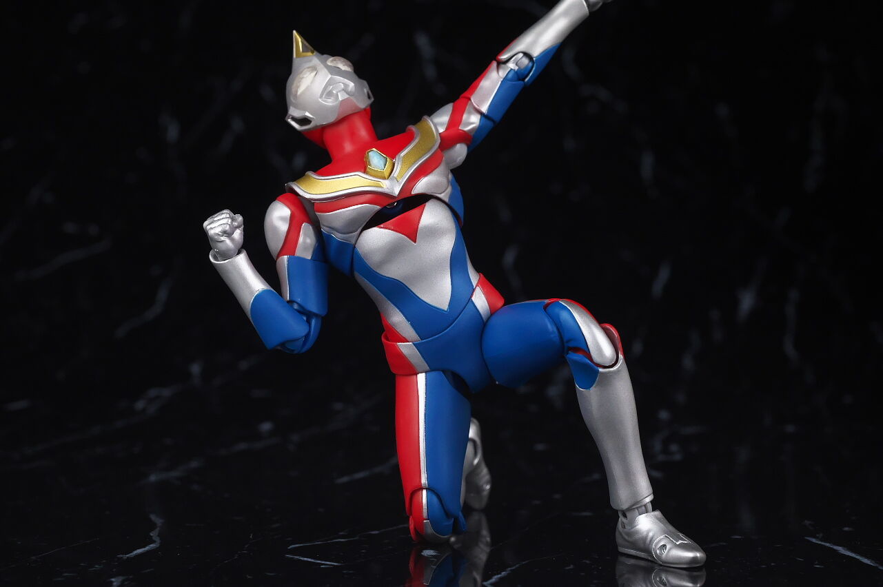S.H.フィギュアーツ(真骨彫製法) ウルトラマンダイナ S.H.フィギュアーツ(真骨彫製法) ウルトラマンダイナ