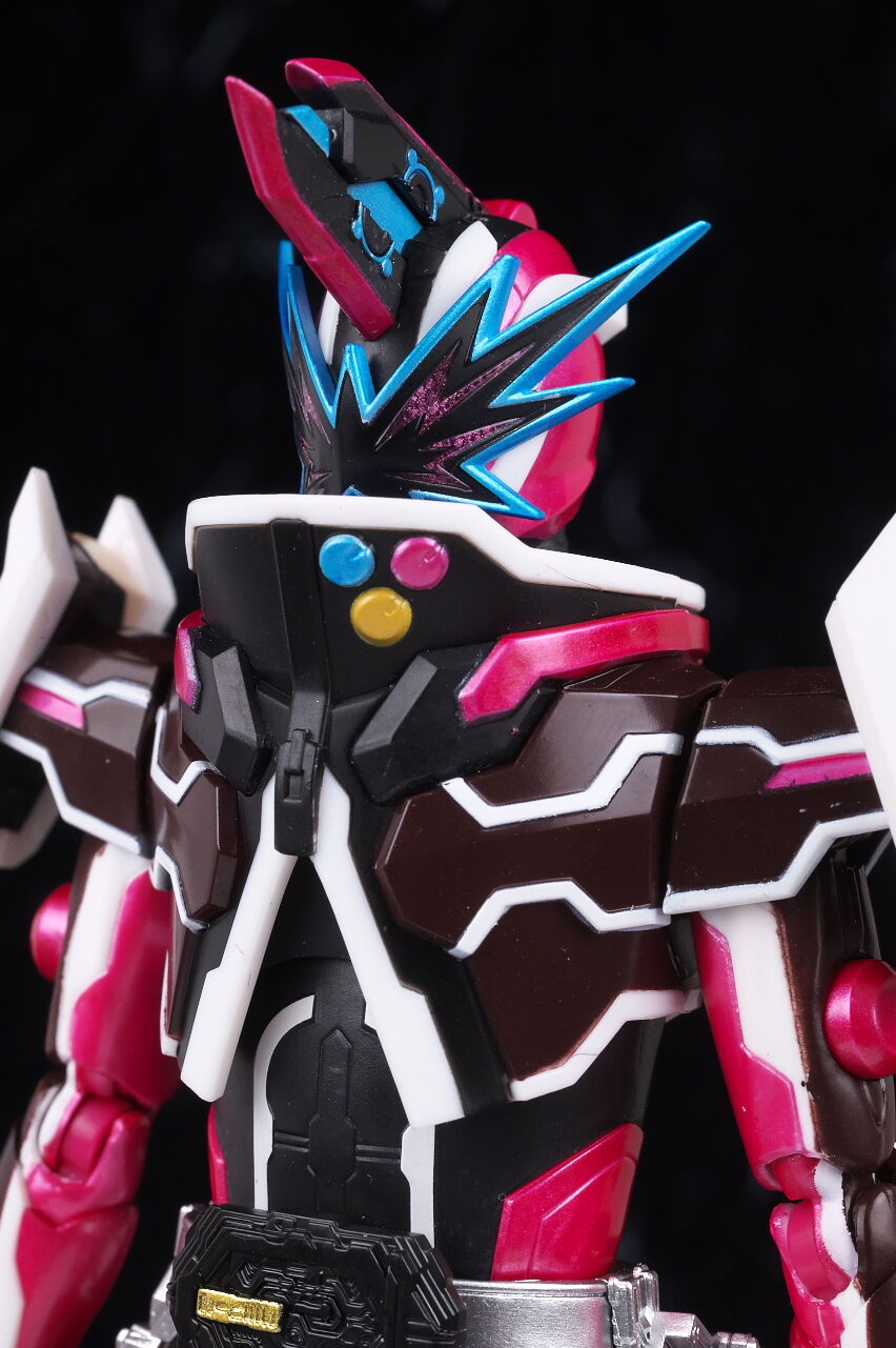 S.H.フィギュアーツ 仮面ライダースラッシュ ヘンゼルナッツと