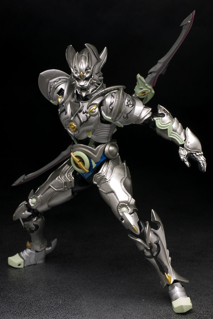 S.H.フィギュアーツ 銀牙騎士 絶狼 レビュー : はっちゃか