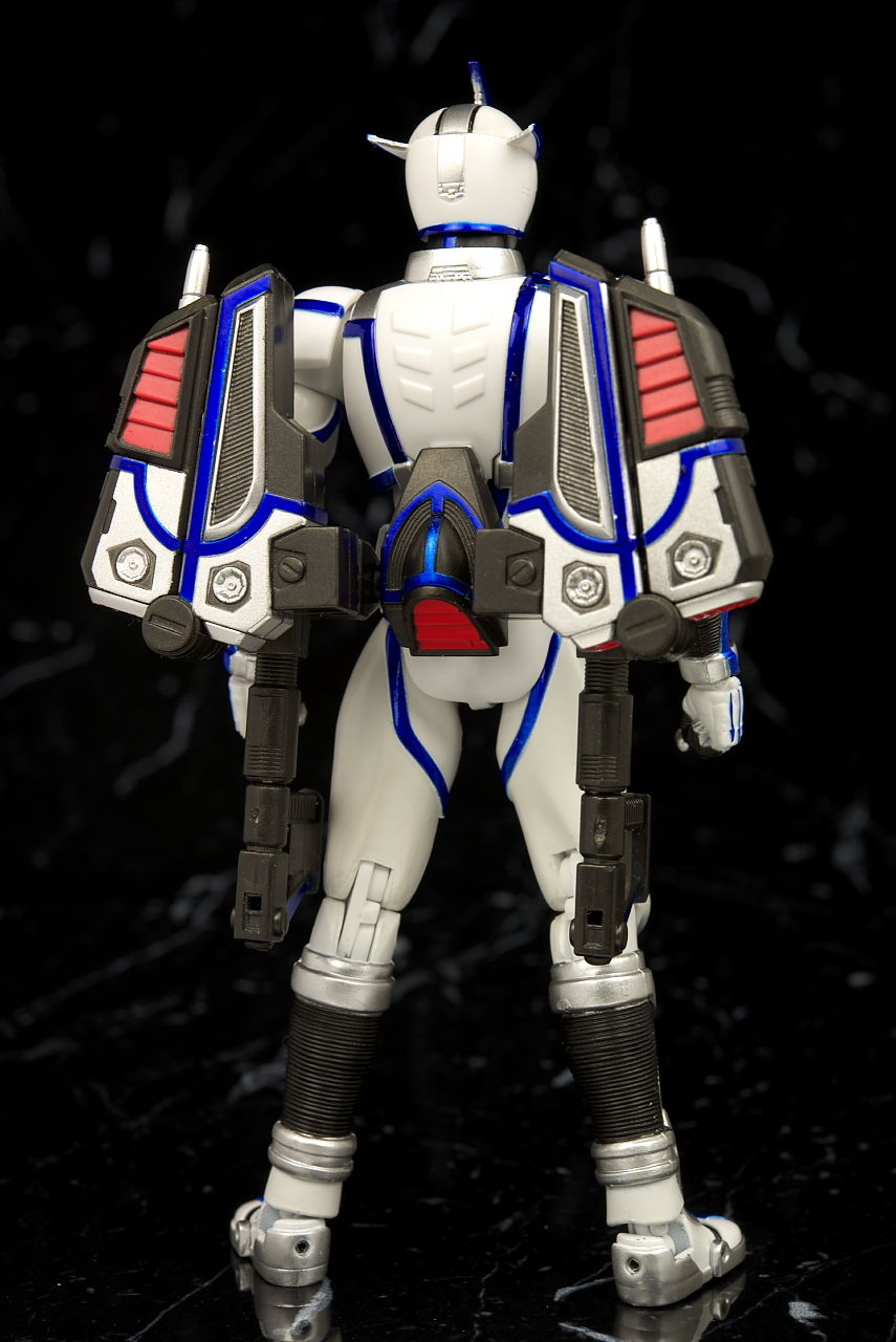 BANDAI - フィギュアーツ サイガ S.H.Figuarts（真骨彫製法） 仮面ライダーサイガ | 魂ウェブ
