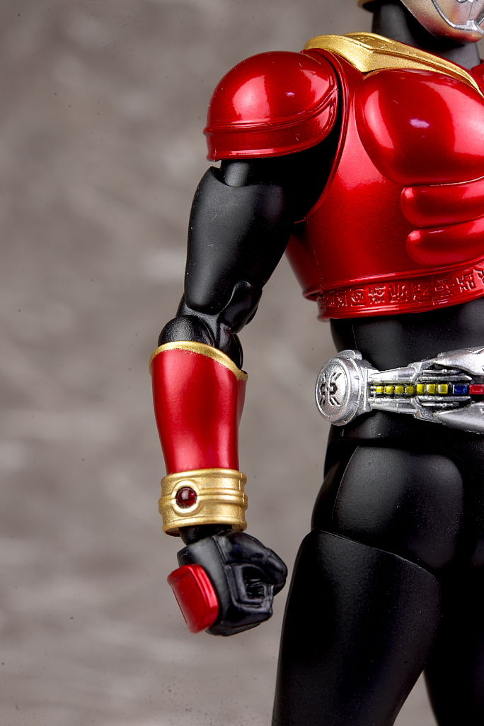 S.H.フィギュアーツ (真骨彫製法) 仮面ライダークウガ マイティ