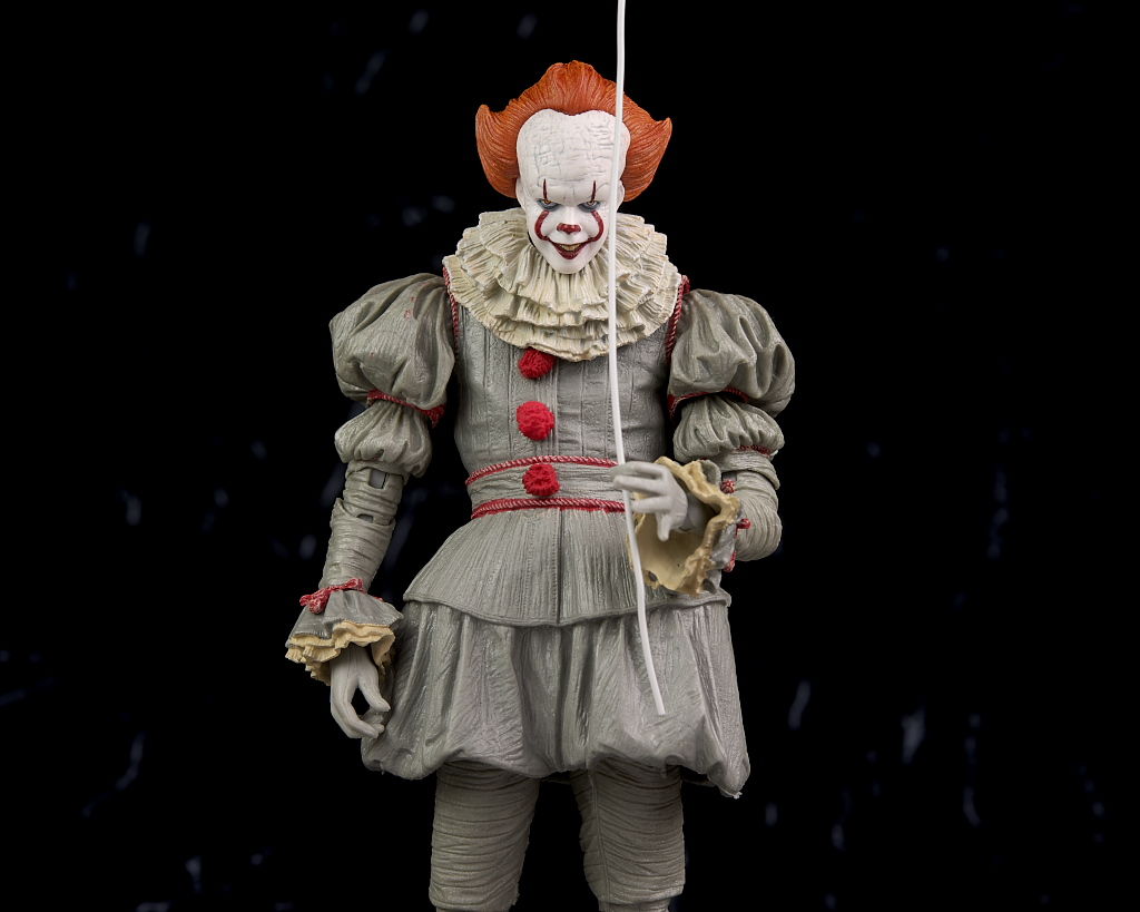 Amazon.co.jp: NECA - IT - 7?スケールアクションフィギュア