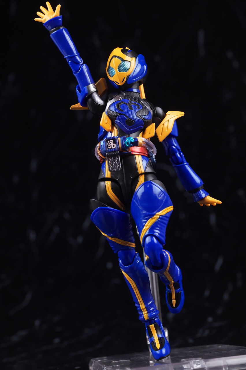S.H.フィギュアーツ 仮面ライダージャンヌ コブラゲノム＆ラブコフ クジャクゲノム レビュー : はっちゃか