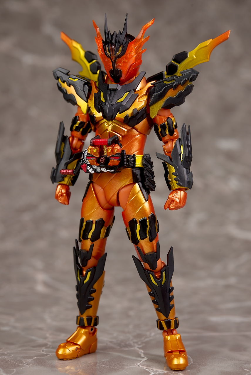 SHフィギュアーツ 仮面ライダービルド クローズマグマ