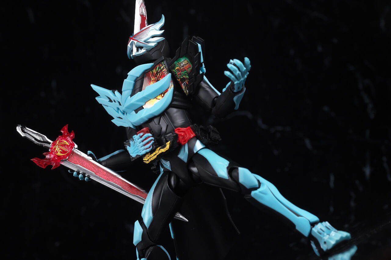 S.H.Figuarts 仮面ライダーセイバー　プリミティブドラゴン