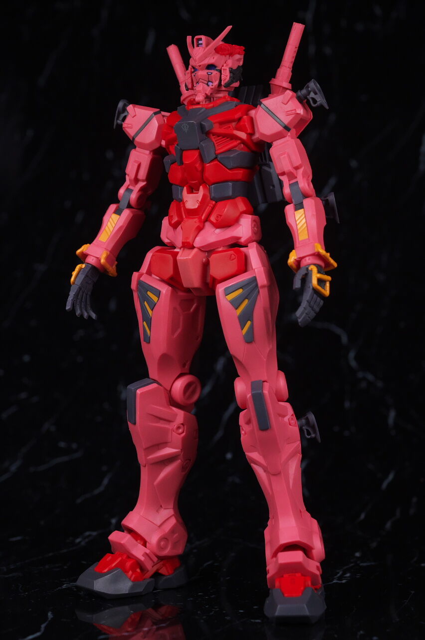 ジークアクス」よりフィギュア「赤いガンダム」、ぬいぐるみ