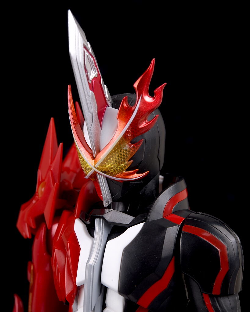 S H フィギュアーツ 仮面ライダーセイバー ブレイブドラゴン レビュー はっちゃか