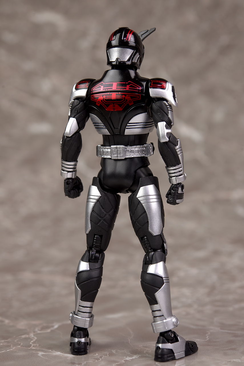 S.H.フィギュアーツ （真骨彫製法） 仮面ライダーダークカブト 