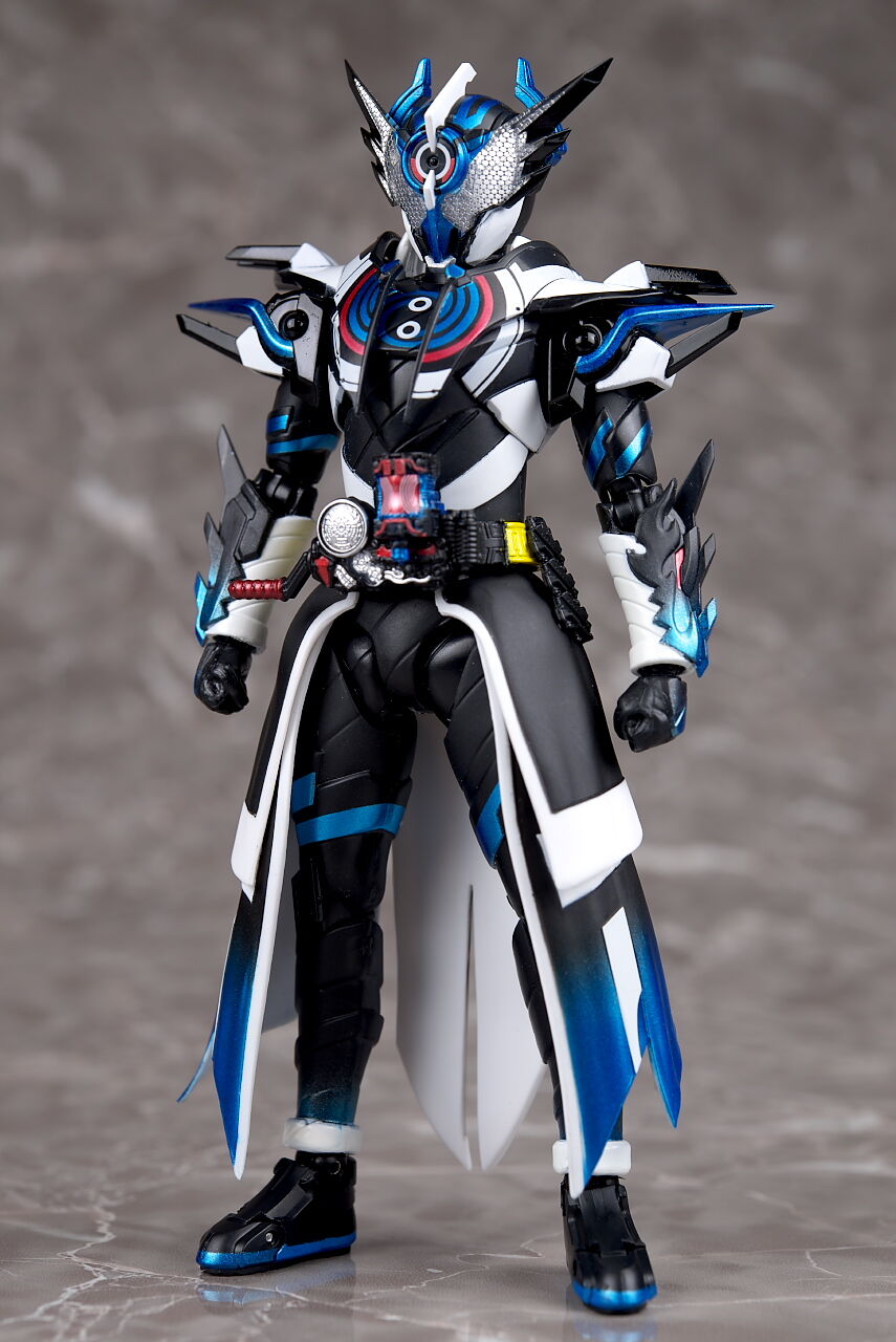 仮面ライダーエボルブラックホール　フィギュアーツ　仮面ライダークローズエボル