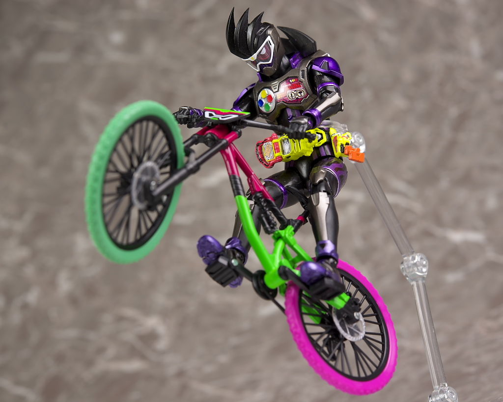 ★S.H.Figuarts仮面ライダーゲンム アクションゲーマーレベル2 ★ レビュー】S.H.Figuarts 仮面ライダーゲンム アクションゲーマー