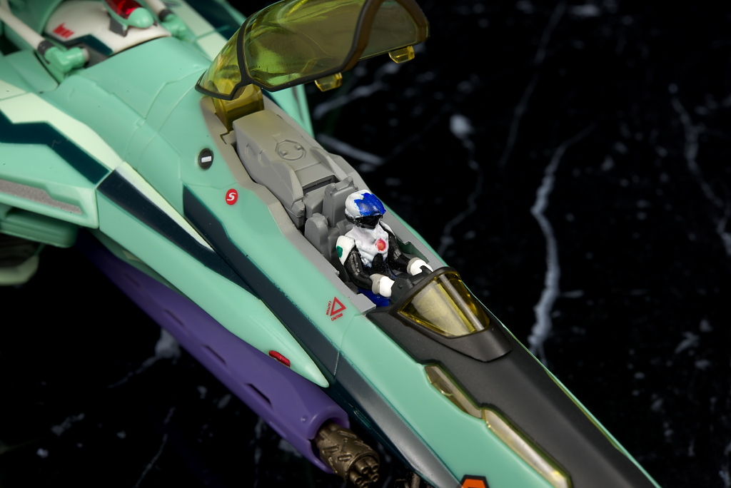 DX超合金 RVF-25 メサイアバルキリー (ルカ・アンジェローニ機 DX超合金 RVF-25 メサイアバルキリー (ルカ・アンジェローニ機