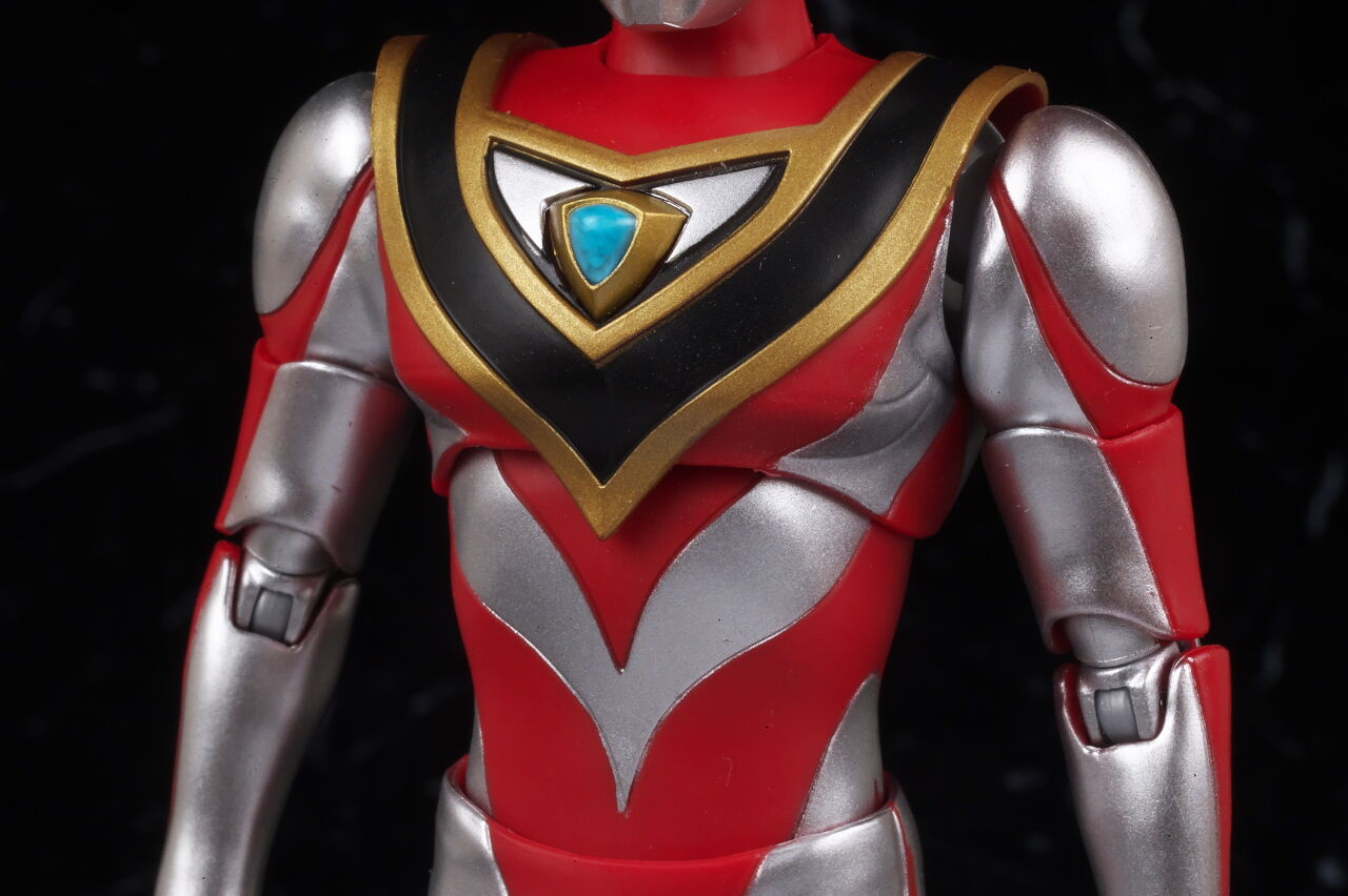 S.H.フィギュアーツ(真骨彫製法) ウルトラマンガイア(V2