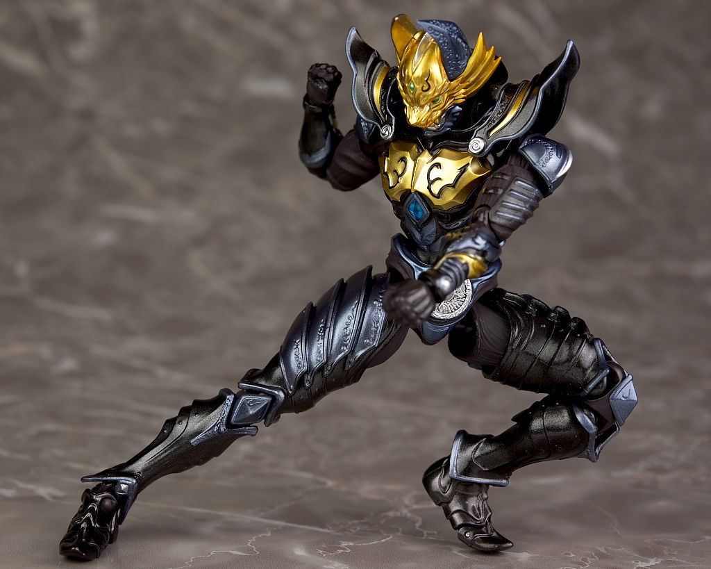 レオ　S.H.フィギュアーツ 黄金騎士 ガロ(流牙金色Ver) Amazon.co.jp: バンダイ(BANDAI) S.H.フィギュアーツ 黄金騎士