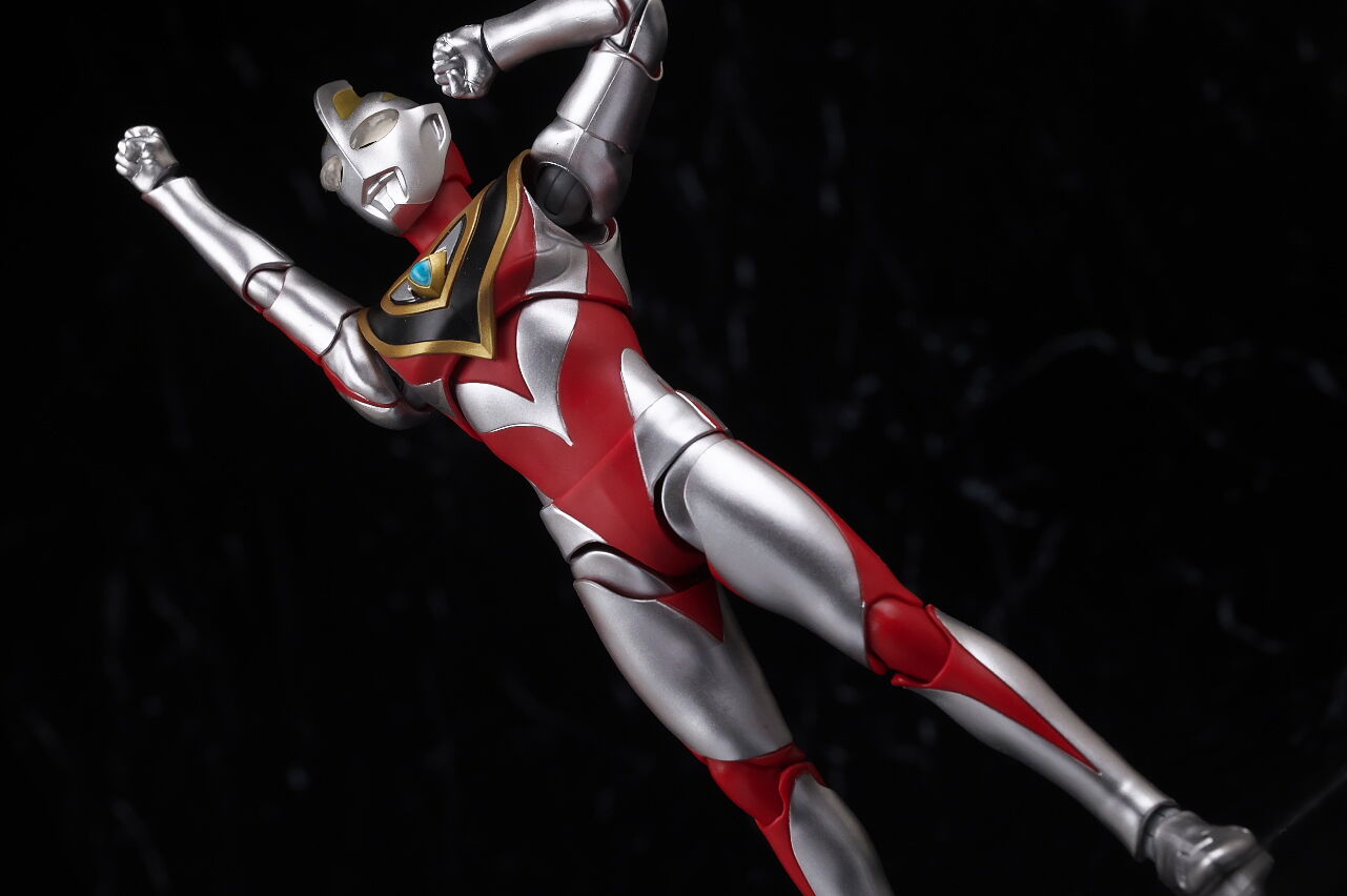 S.H.フィギュアーツ(真骨彫製法) ウルトラマンガイア(V2 S.H.フィギュアーツ(真骨彫製法) ウルトラマンガイア(V2