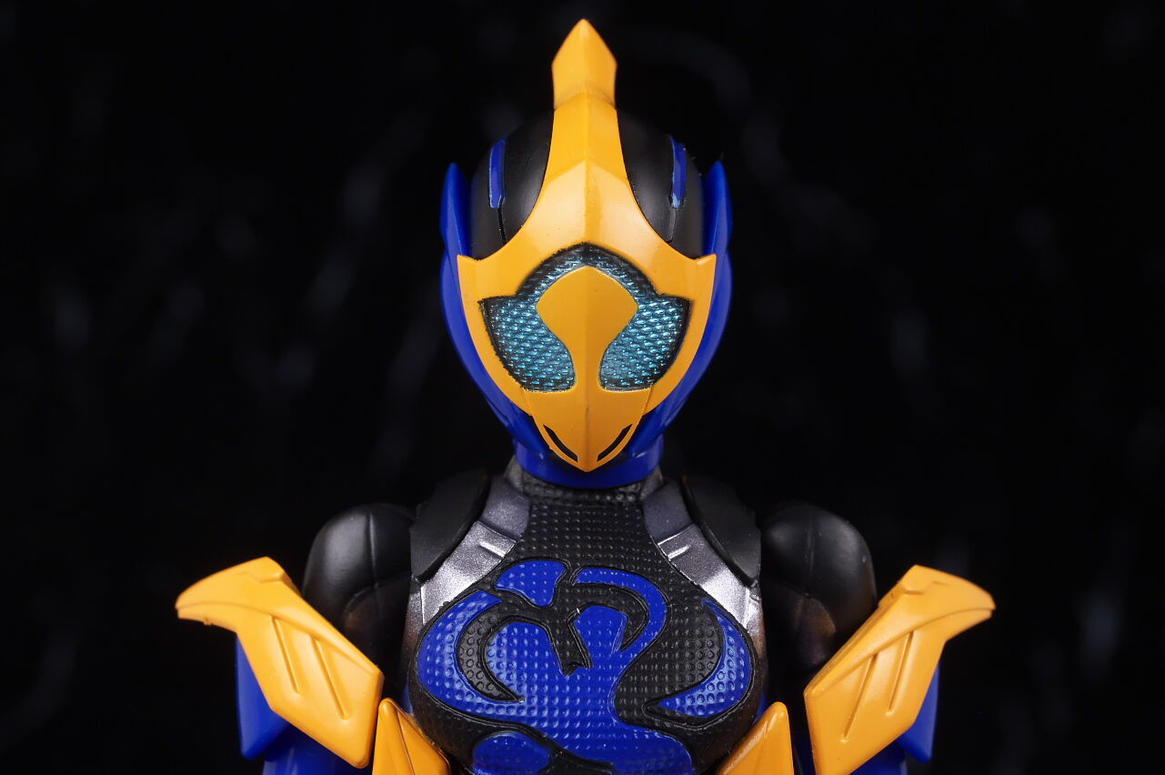 S.H.フィギュアーツ 仮面ライダージャンヌ コブラゲノム