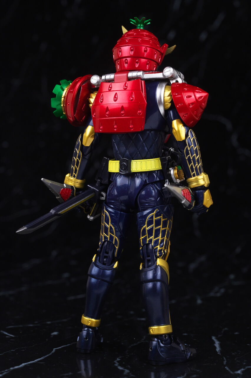 S.H.フィギュアーツ （真骨彫製法） 仮面ライダー鎧武 アームズ