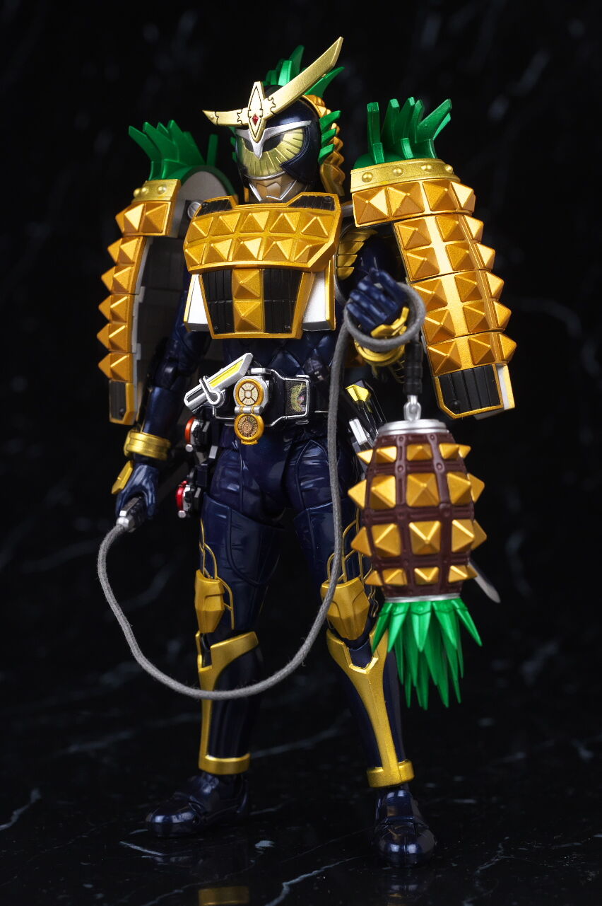 S.H.フィギュアーツ (真骨彫製法) 仮面ライダー鎧武 アームズ S.H.フィギュアーツ (真骨彫製法) 仮面ライダー鎧武 アームズ