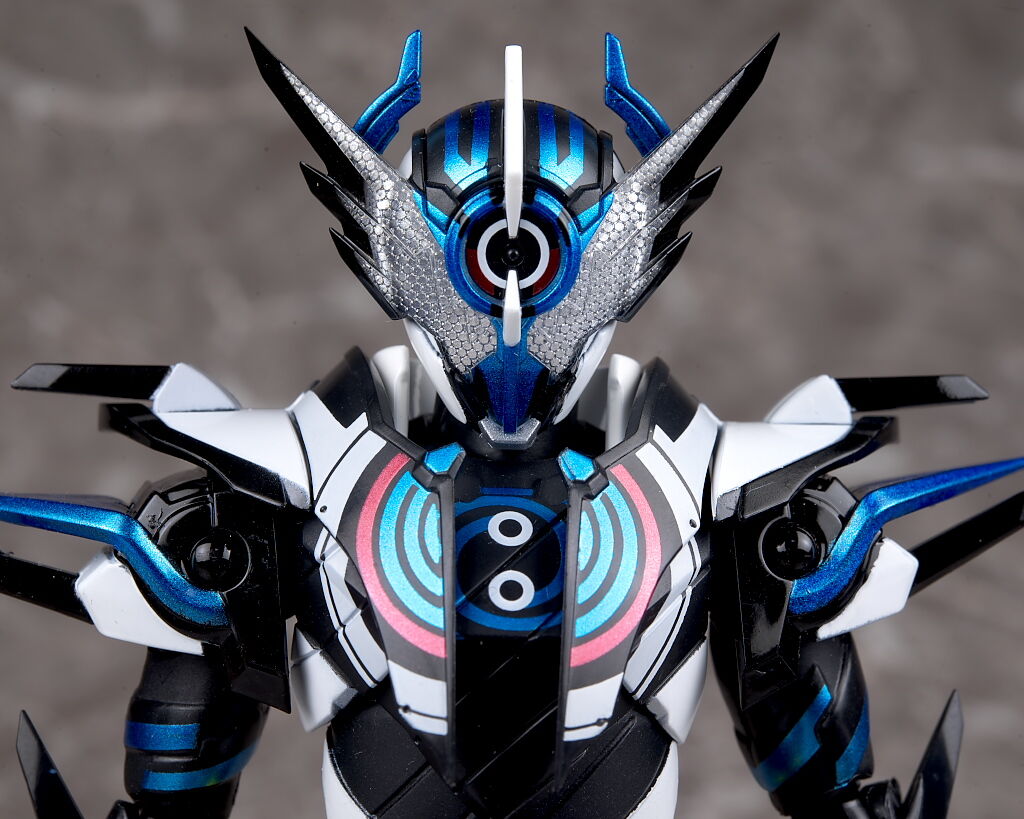 仮面ライダーエボルブラックホール　フィギュアーツ　仮面ライダークローズエボル