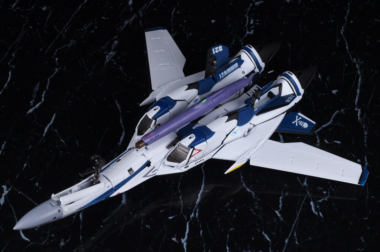 DX超合金 マクロスF VF-25メサイアバルキリー