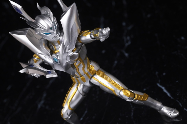 SHF ウルティメイトシャイニングゼロ ニュージェネレーションスターズ S.H.Figuarts ウルティメイトシャイニングウルトラマンゼロ