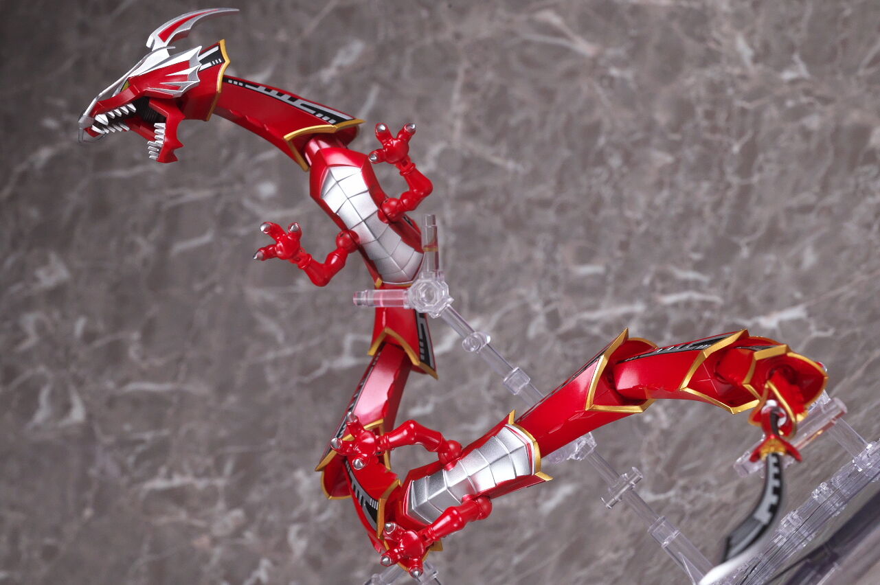 S.H.フィギュアーツ ドラグレッダー＆仮面ライダー龍騎オプション