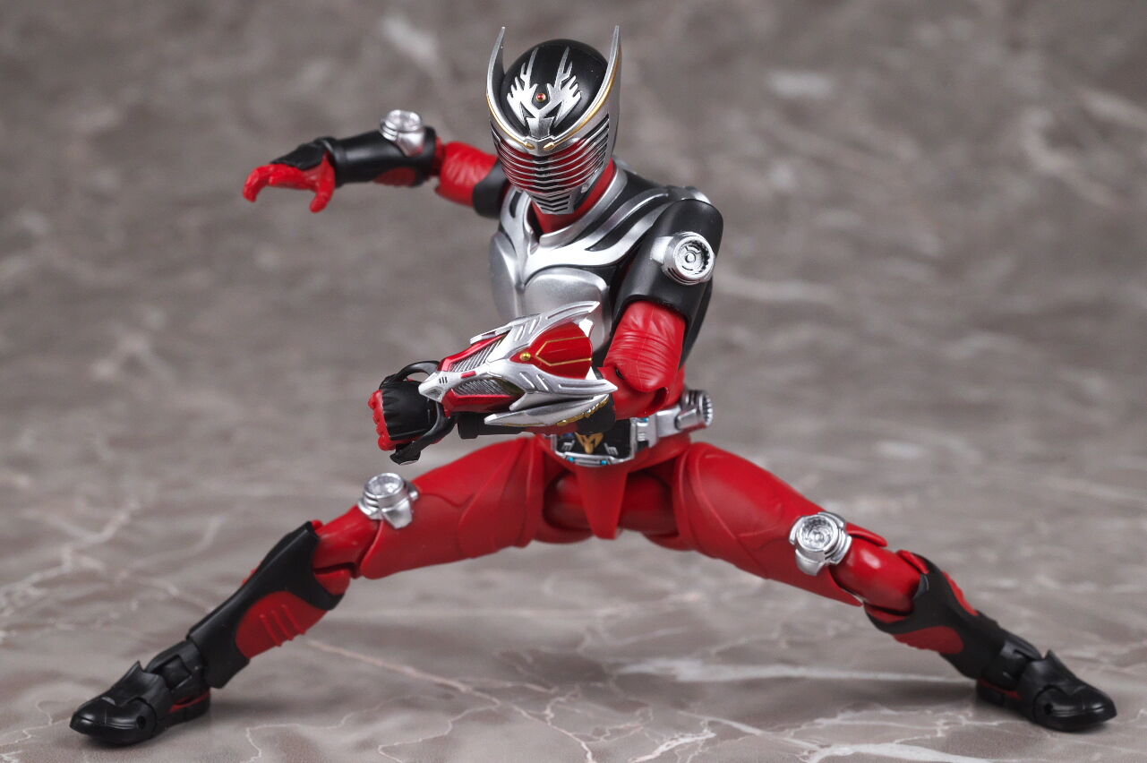 真骨頂　真骨彫　フィギュアーツ　仮面ライダー　龍騎　リュウキ S.H.Figuarts（真骨彫製法） 仮面ライダー龍騎 | 魂ウェブ