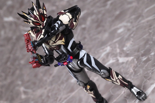 S.H.フィギュアーツ 仮面ライダービターガヴ マーブルブレイクッキー