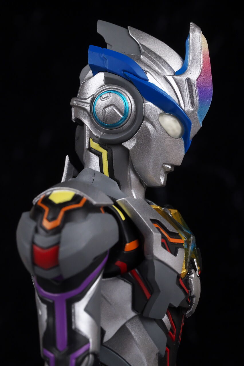 S.H.フィギュアーツ　ウルトラマンX エクシードX Amazon.co.jp: SH ウルトラマンエクシードX フィギュア : おもちゃ